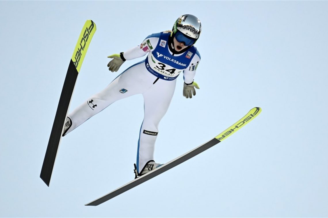 Križnar tretja v kvalifikacijah na Ljubnem, Pinkelingova šele 29.