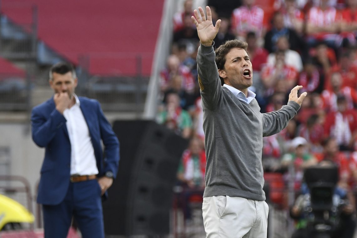 Almeria ostala brez trenerja