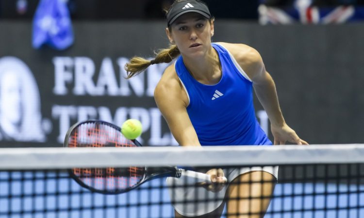 Poškodba Jelene Ribakine Sloveniji na stežaj odpira vrata v polfinale pokala BJK