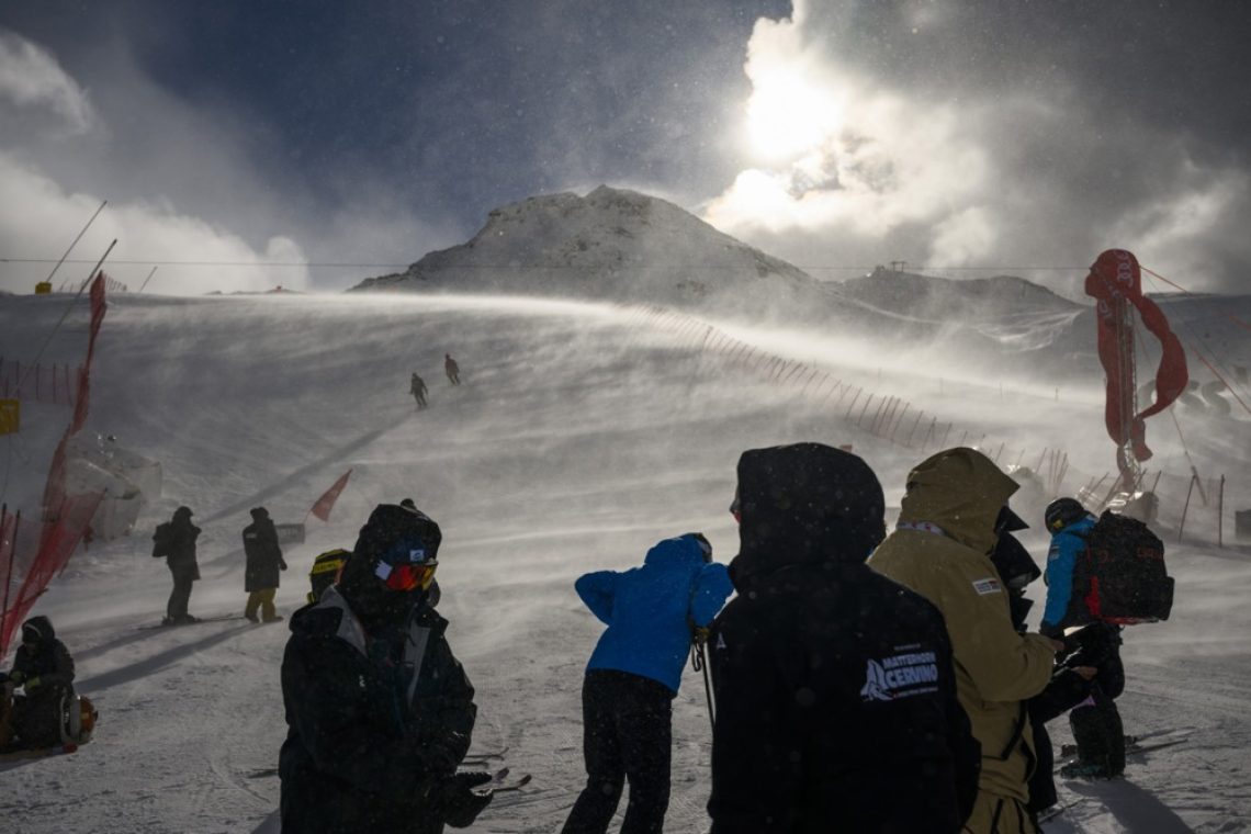 Odpovedan prvi smuk alpskih smučark pod Matterhornom