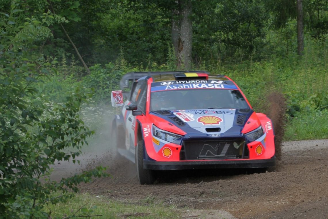 Neuville najhitreje začel reli na Finskem