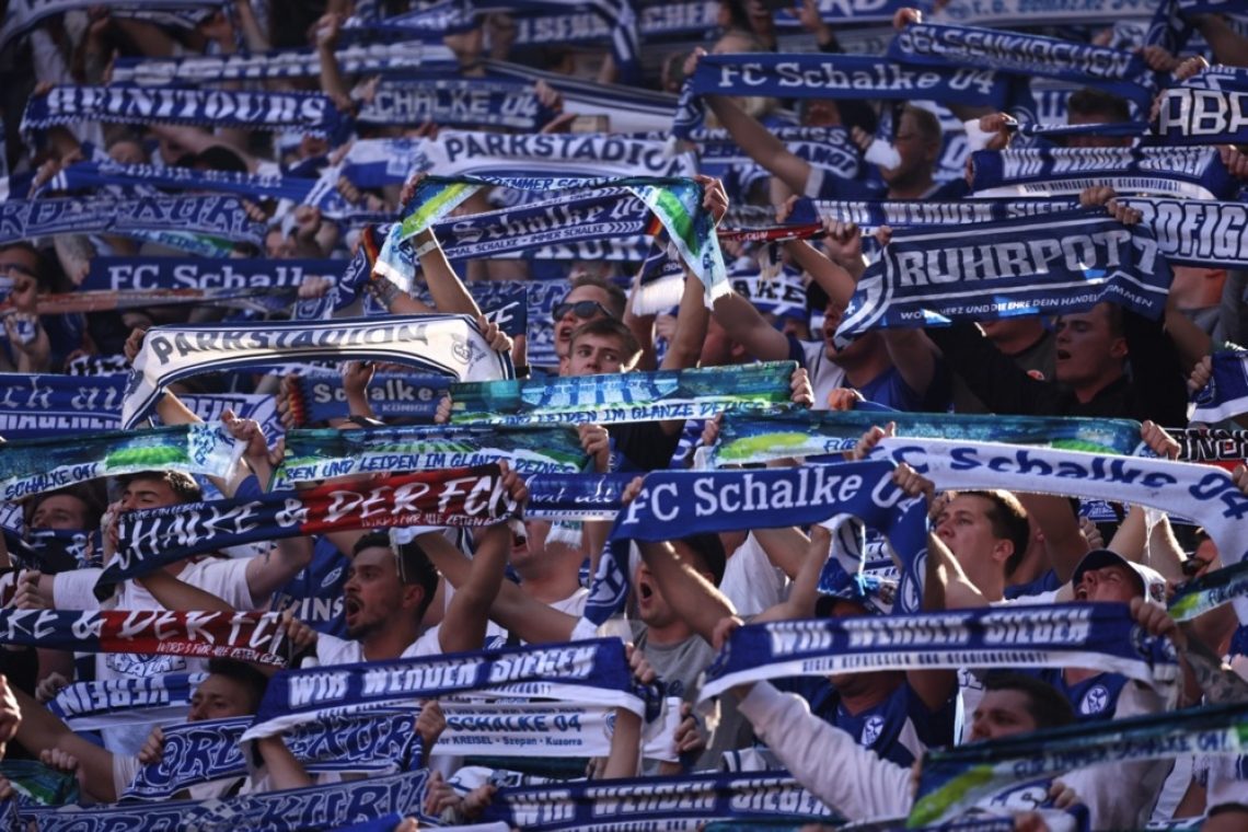 Po tekmi Schalkeja in nizozemske Brede spopad 300 navijačev