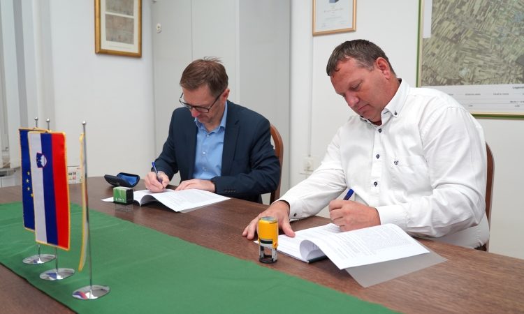 Podpisana pogodba za gradnjo Doma gasilcev in športa v Turnišču