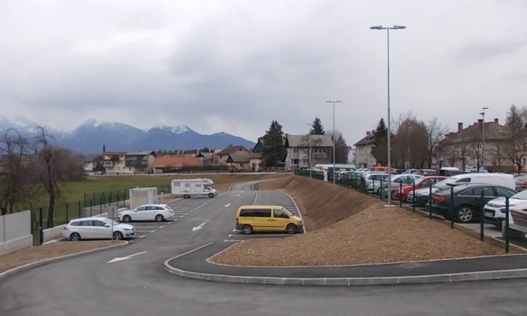 V Kranju bodo razširili parkirišče Huje