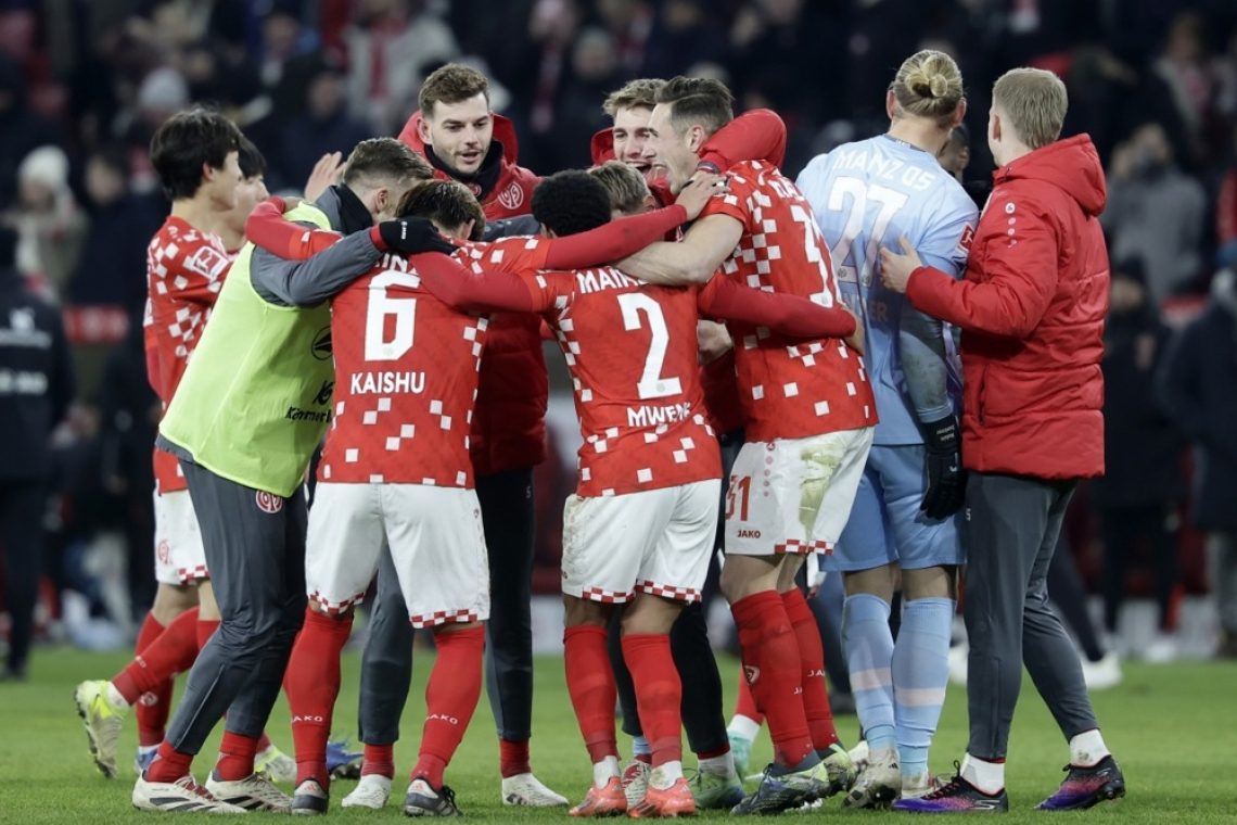 Bayern izgubil pri Mainzu, Bayer uspešnejši v Augsburgu