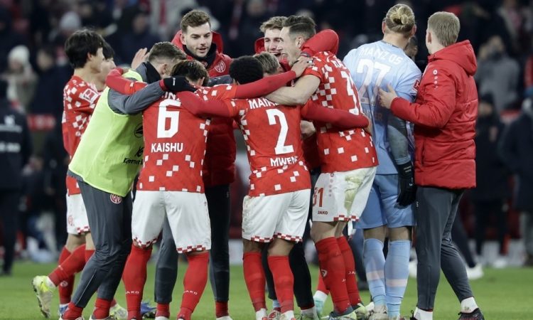 Bayern izgubil pri Mainzu, Bayer uspešnejši v Augsburgu