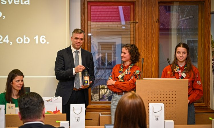 Nova generacija štipendistov, sprejeta strategija dolgožive družbe in načrti za območje nekdanje tovarne Labod