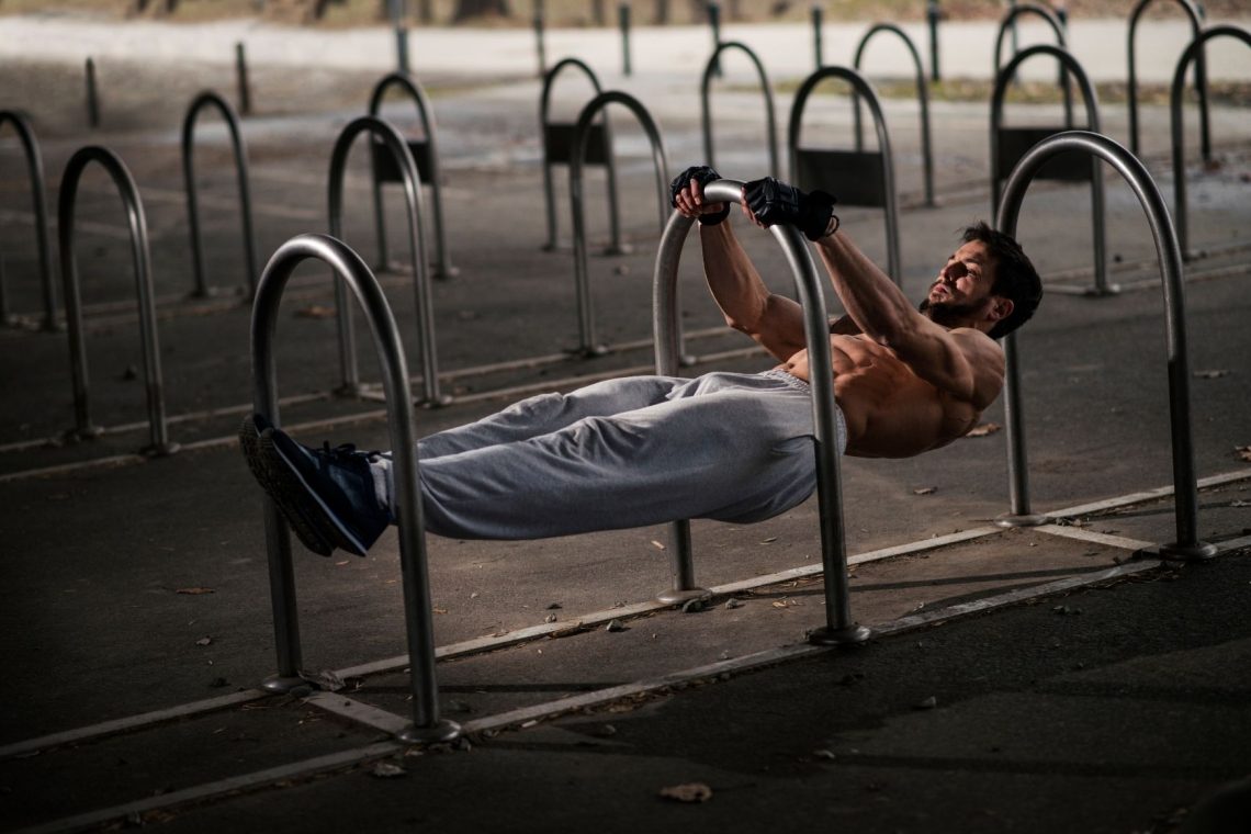 Fitnes trendi za leto 2025: Od padla do pohodništva