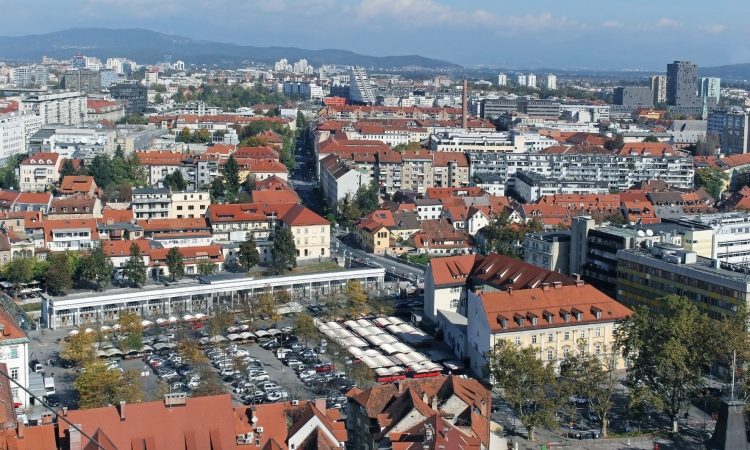 V Ljubljani 31. januarja ukinjajo parkirišče pred Križankami