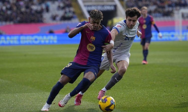 Barcelona po zmagi nad Alavesom zmanjšala zaostanek za vodilnim Realom