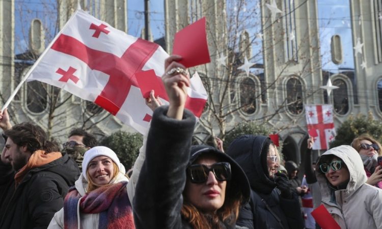 EU obsodila brutalno zatiranje protestnikov v Gruziji