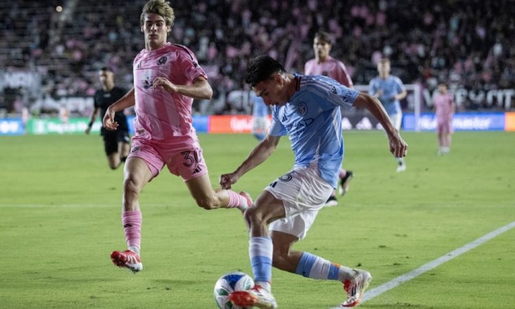 Inter po Napolijevem porazu ostaja vodilni v italijanski ligi