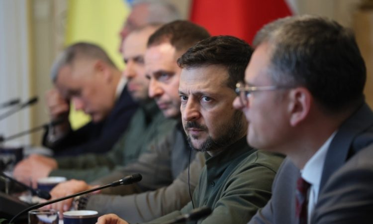 Ukrajinski parlament sprejel resolucijo v podporo Zelenskemu