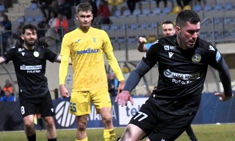 Nogometaši Kopra so v gosteh premagali Domžale s 3:2