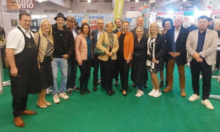 Slovenija navdušila kot častna gostja turističnega sejma v Celovcu