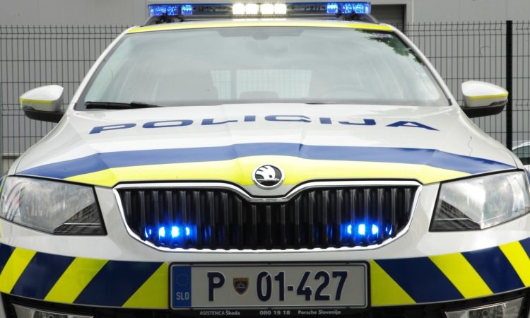 Policija išče priče nevarnega prehitevanja med Kranjem in Kokrico
