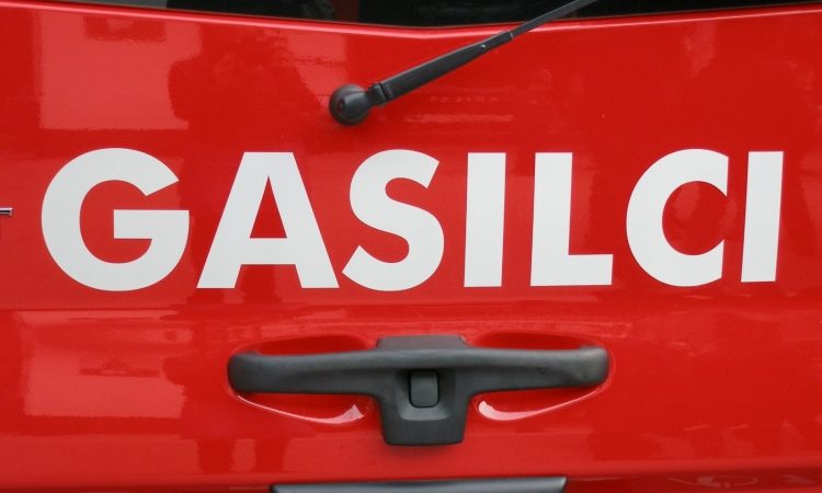 72-letni moški umrl v požaru v večstanovanjski hiši v Velenju