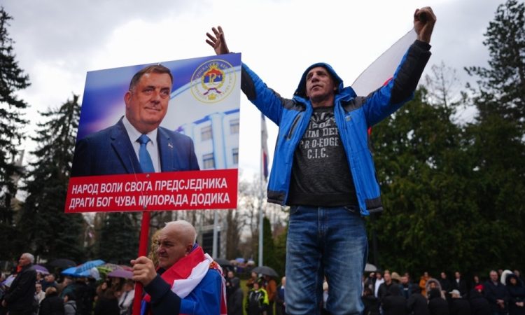 Dodikov kandidat za premierja že vodi pogovore, pravniki opozarjajo na nelegitimnost vlade