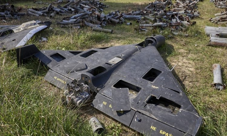 V ruskih napadih na Ukrajino tri mrtvi in več deset ranjenih