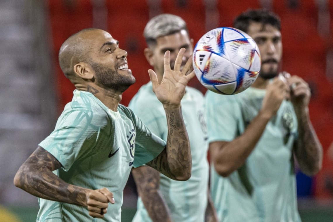 Alves se po treh letih premora vrača na zelenice