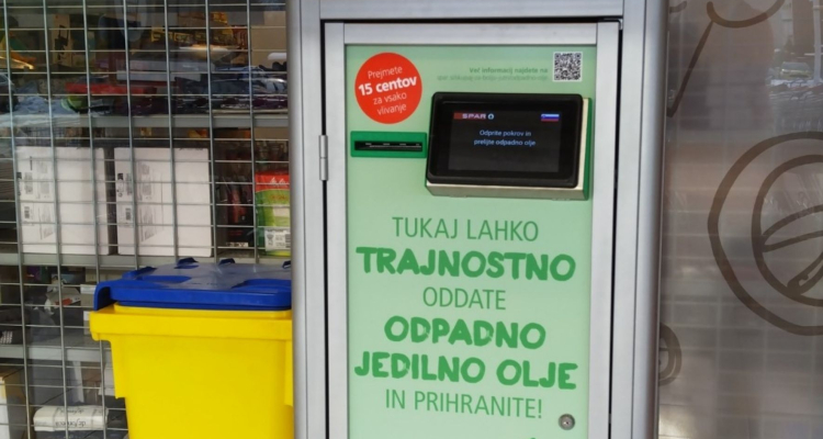 V Kranju nova zbiralnika za odpadno jedilno olje pred trgovinama Spar in InterSpar
