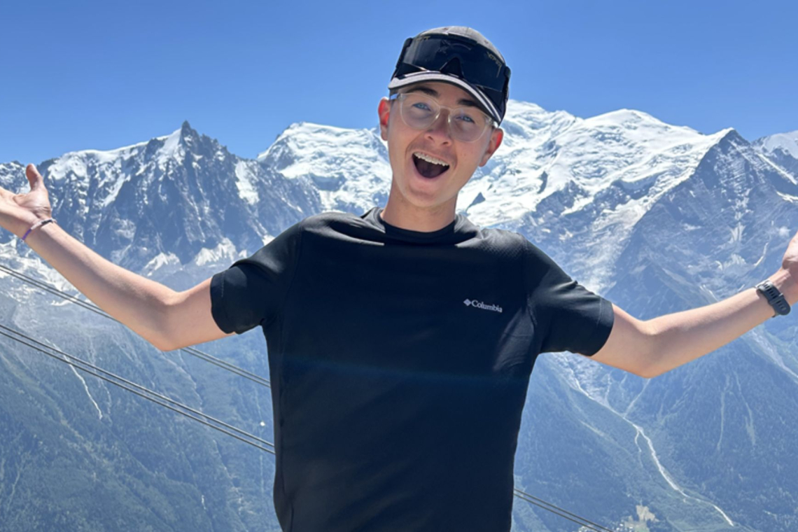 Za dober namen francoski dijak vsak dan prehodi 32 kilometrov 