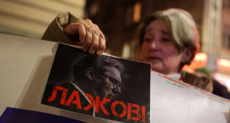 V Novem Sadu napad na protestnike, več poškodovanih