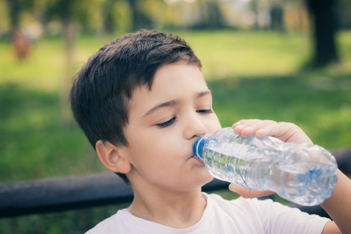Voda ostaja prva izbira za otroke, opozarja MIPOR