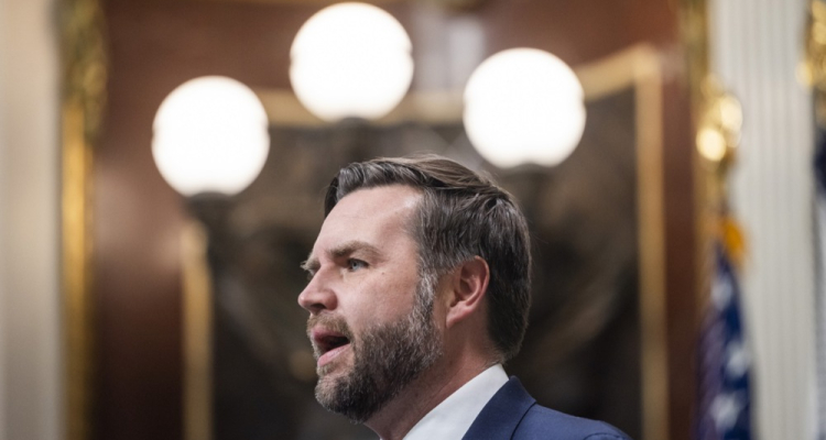 Vance ne pričakuje dolgotrajne vojne ob morebitnem napadu na Iran