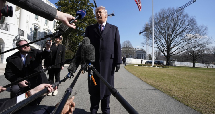 Trump napovedal obsežno operacijo proti Iranu, Teheran grozi z odgovorom
