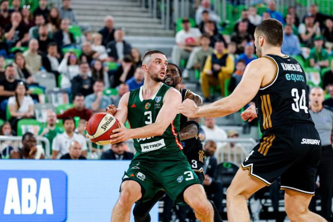 Slovenski košarkarji po reprezentančnih zmagah znova v klubskih dresih