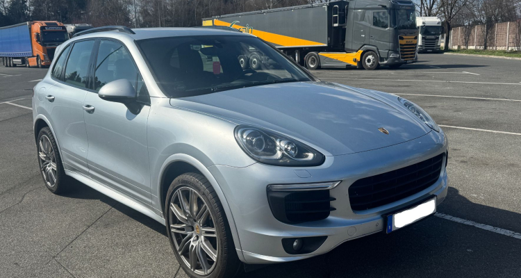 Na počivališču Lopata zasegli ukraden Porsche Cayenne
