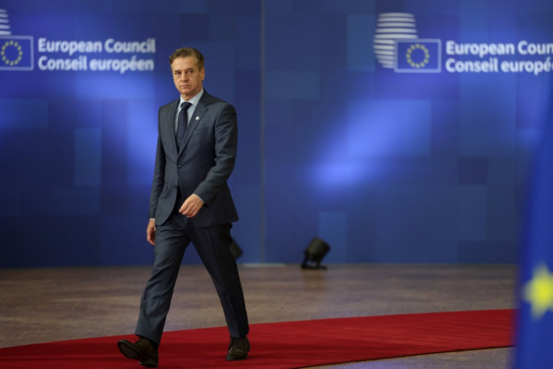 Golobova vlada po petku le še s tekočimi posli