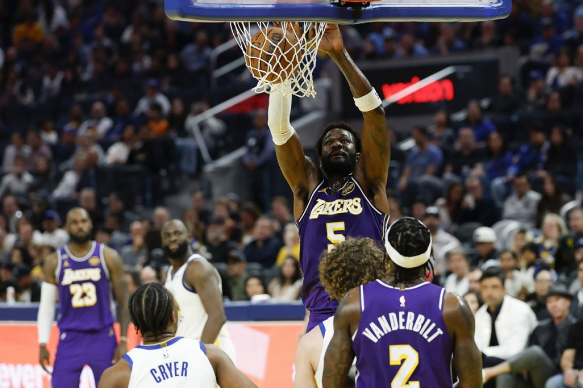 Lakers v drugem polčasu popolnoma strli Phoenix
