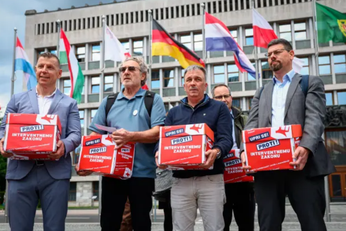 Več kot 47.000 podpisov proti interventnemu zakonu